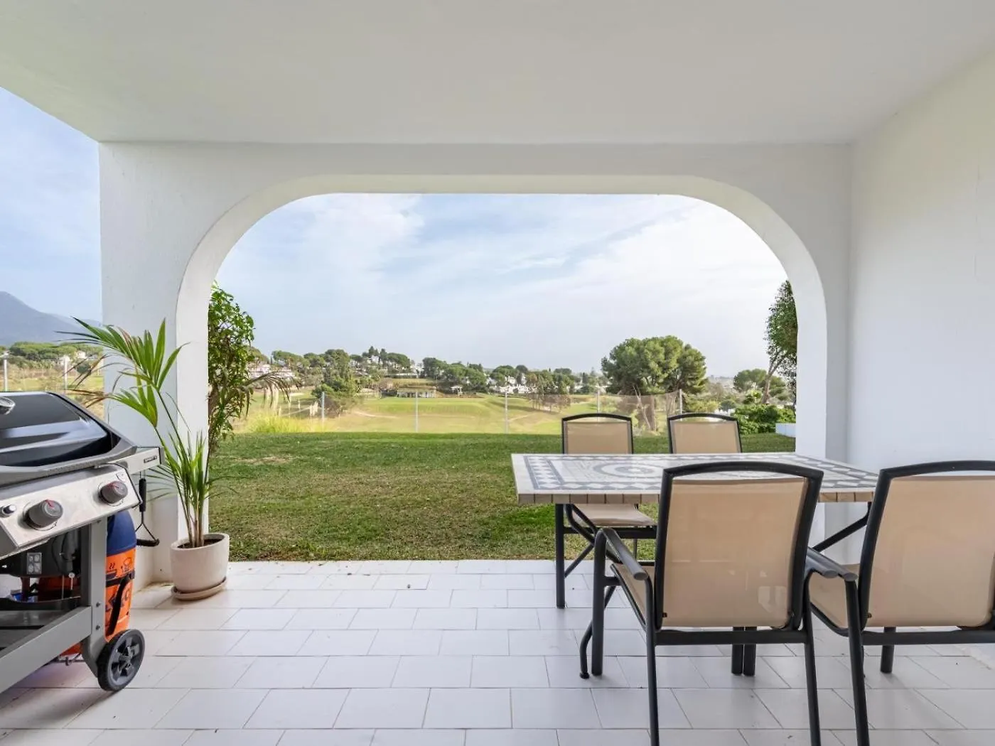 Azahara1, Mountain Views And Frontline Golf Lejlighed Marbella
