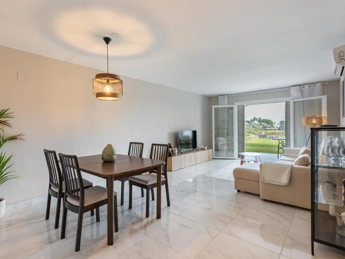 Azahara1, Mountain Views And Frontline Golf Lejlighed Marbella