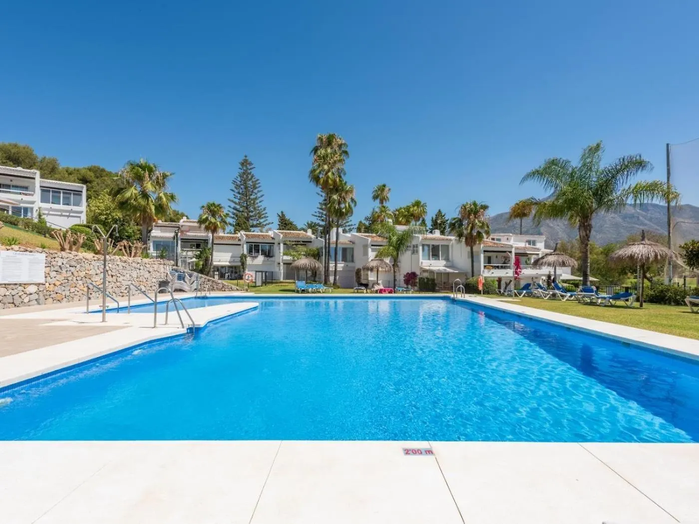 Azahara1, Mountain Views And Frontline Golf Apartment Marbella