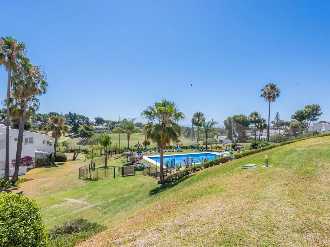 Azahara1, Mountain Views And Frontline Golf Apartment Marbella