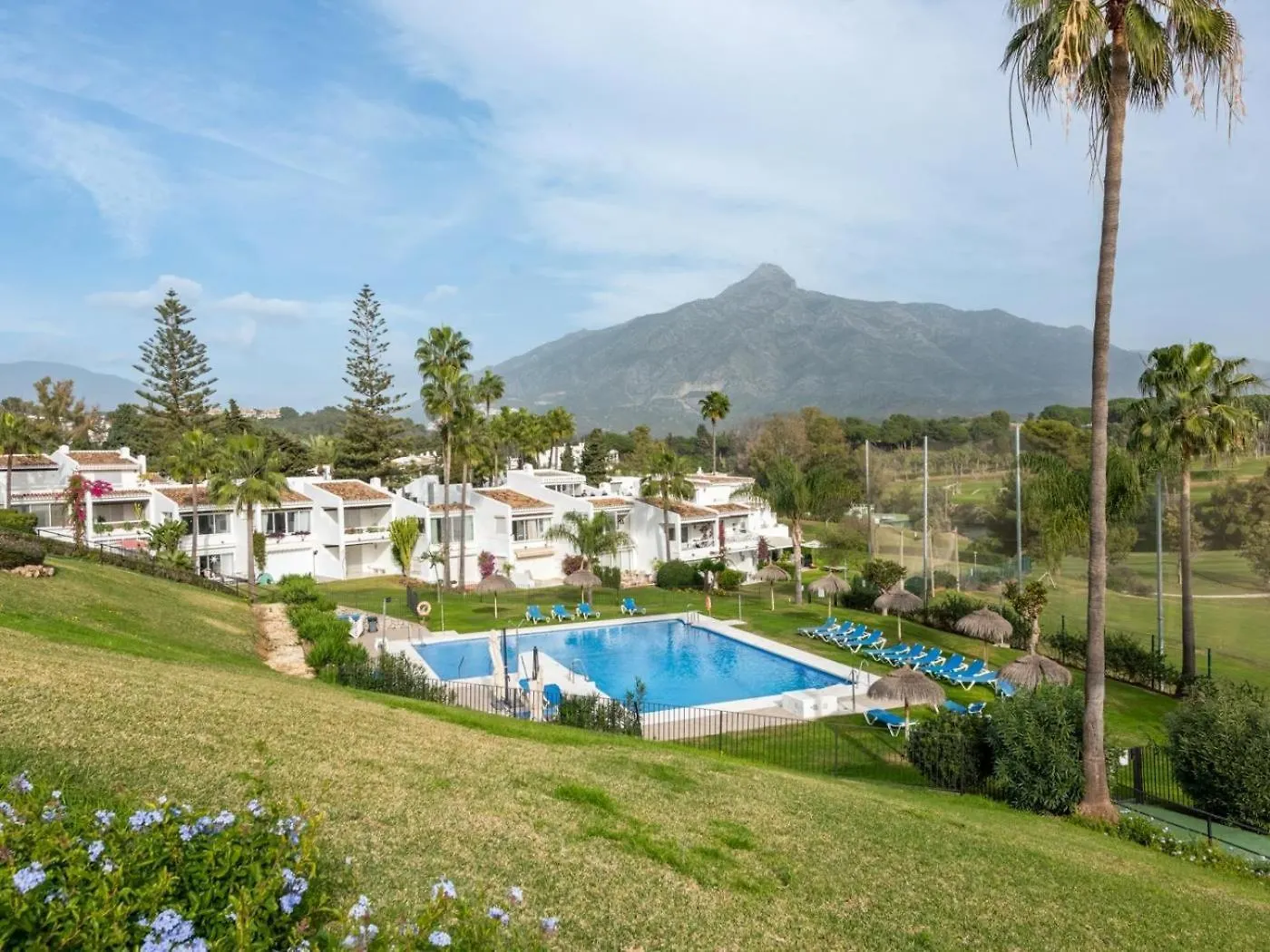 Azahara1, Mountain Views And Frontline Golf Apartment Marbella