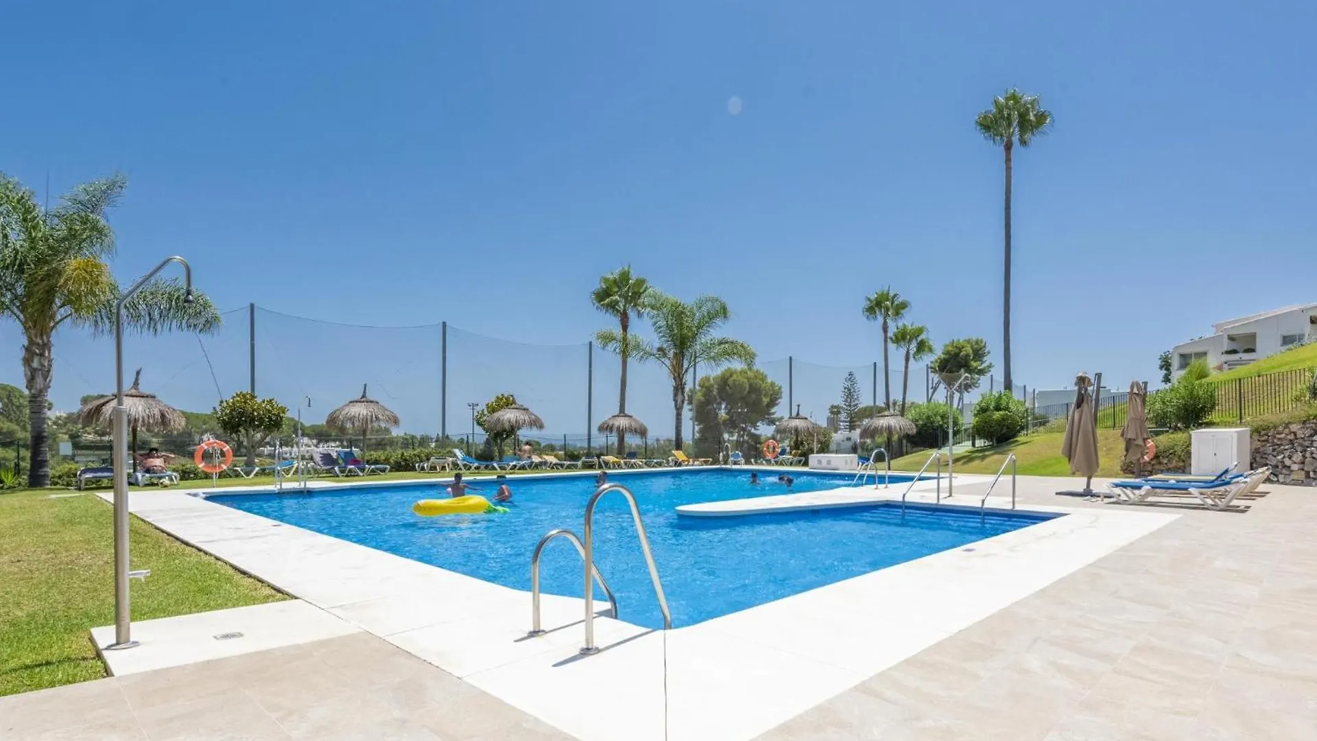 Azahara1, Mountain Views And Frontline Golf Apartment Marbella